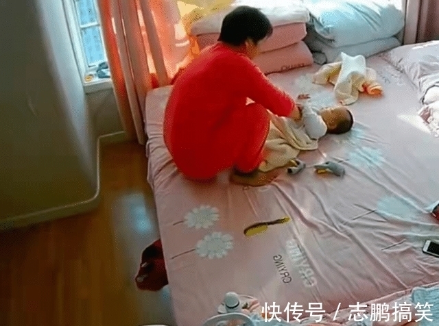 孙子|安徽50岁奶奶从床头狠狠地摔下,听到孙子大声哭闹,强忍疼痛爬起