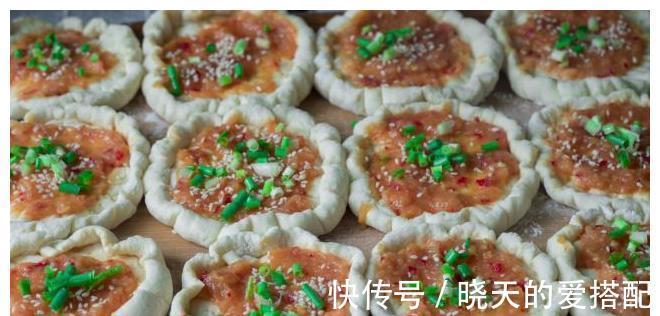 好吃|面粉试试这样做一次，比包子油条好吃百倍，上层肉香底层焦脆