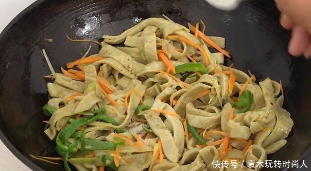 口感|一碗大米,一碗绿豆,筷子搅一搅,口感劲道,一人一盘不够吃