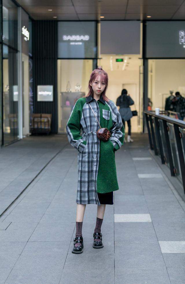 时尚其实非常简单,用对了撞色搭配,再也不用担心不够时髦