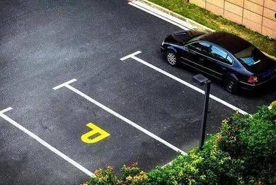 李固国！局长的停车位（小小说）