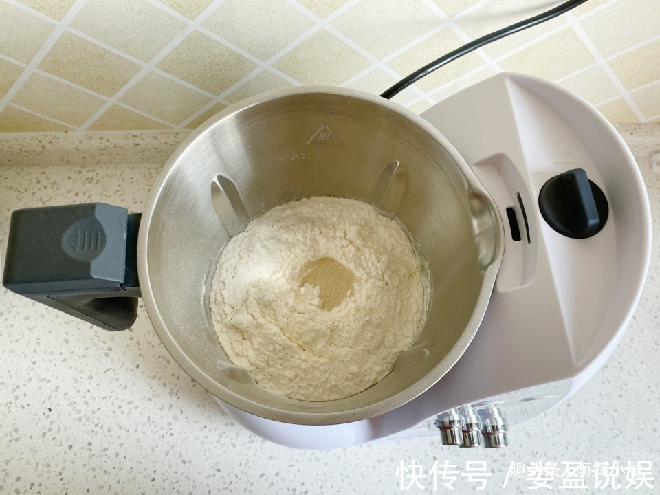 奶香美味的牛角面包，无需手套膜简单容易做，比包子馒头还省事