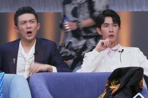 李汶翰初舞台被评为倒数,粉丝不满集体抗议,镜头切到台下许幻山表情太真实