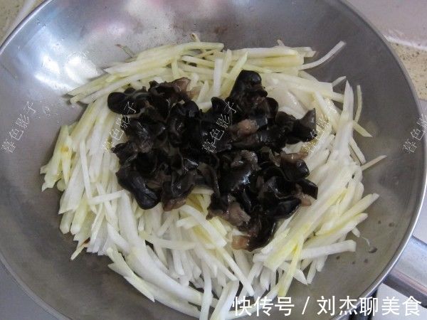 润肺化痰|秋天到了，人人吃得起的“小人参”上市了，润肺化痰，甘甜补水