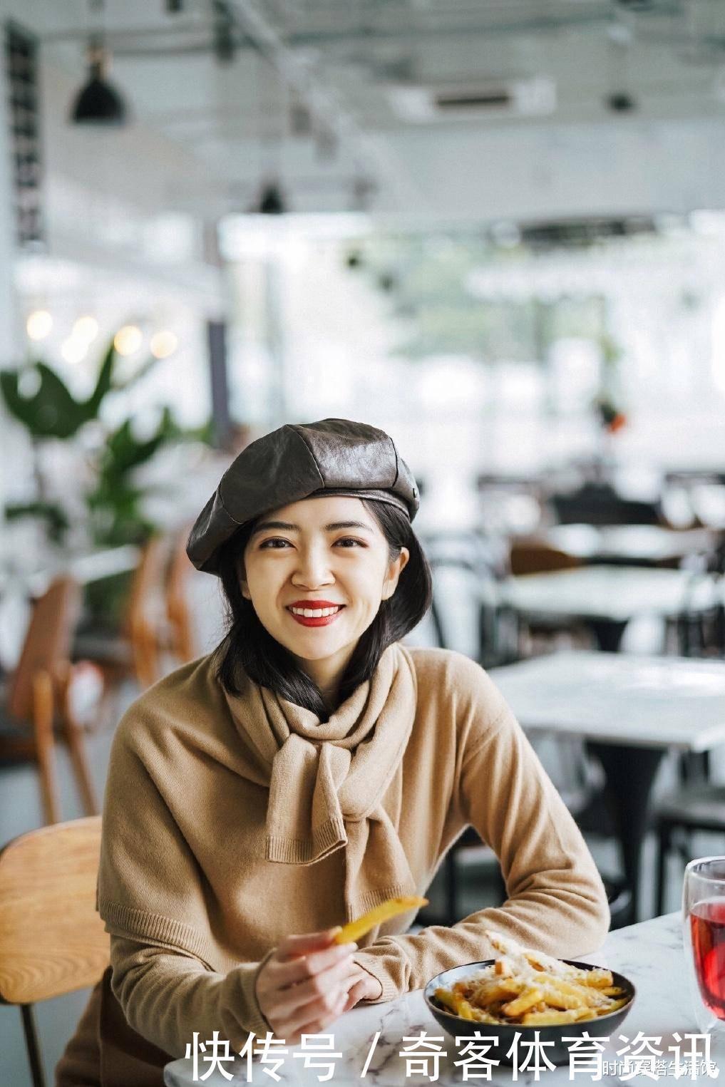 优雅|毛衣下面不一定搭裤子,瞧三木博主这样穿,气质优雅更高级