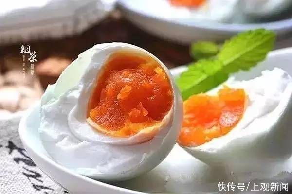 用保鲜膜腌咸鸭蛋？太奇妙了