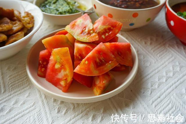 自助餐|假期早餐格外丰富，8种食物摆上桌，网友都说跟酒店自助餐一样