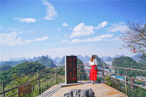 最能代表桂林山水的旅游景点，造型奇特，岩洞里居然全是三花酒