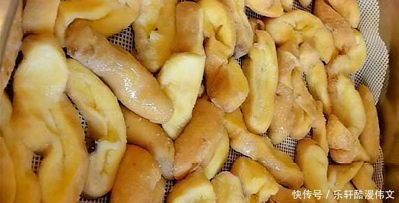 这食材很常见,一块多钱一斤,多买些放冰箱一冻再一蒸,老好吃了