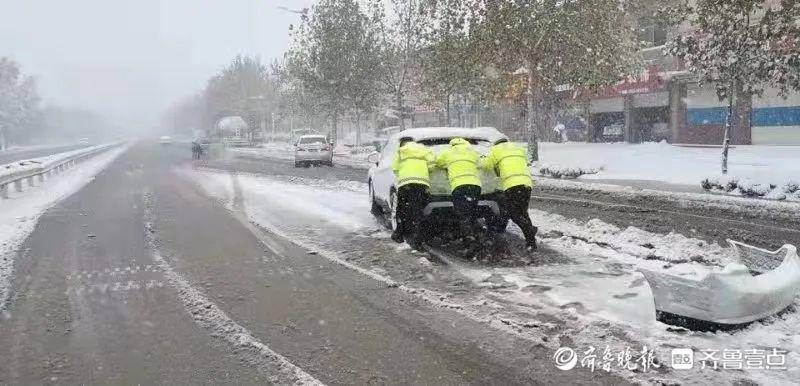 聊城|直击！风雪中聊城街头的逆行者！他们全力守护在路面一线