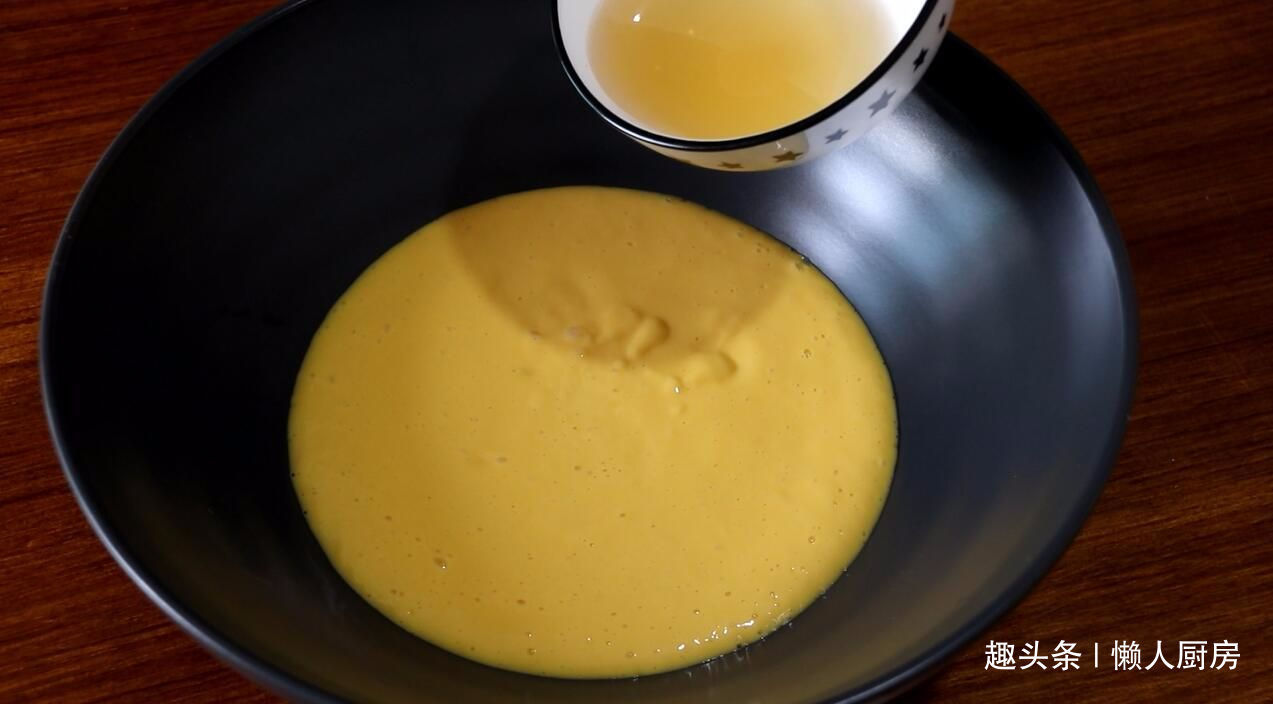 不用烤箱,教你做慕斯蛋糕,口感细腻丝滑,入口即化,好吃不上火