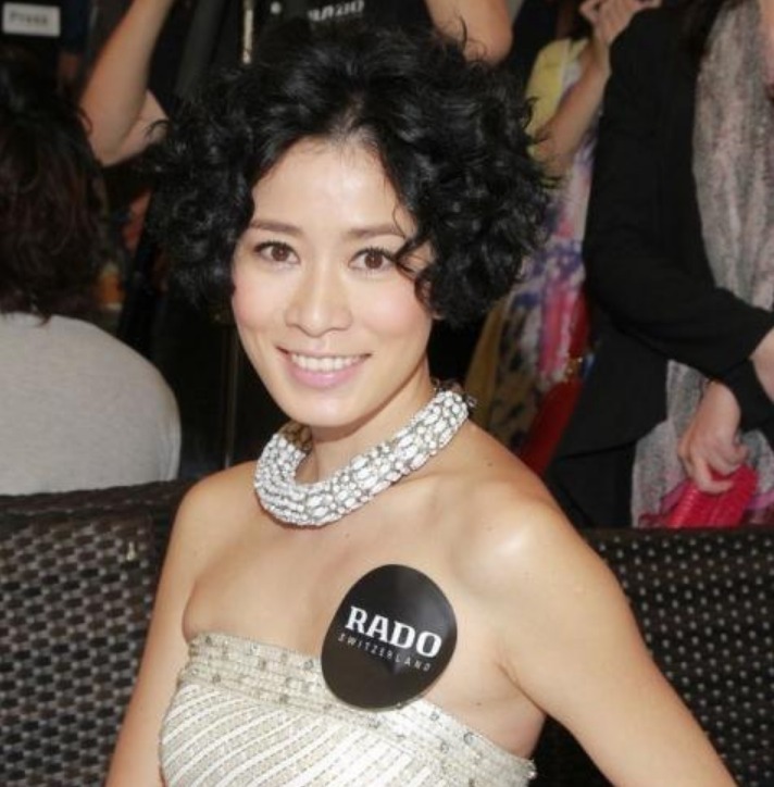 卷度 女人如果还没到60岁,这3款“大妈发型”尽量别留,会显老很多