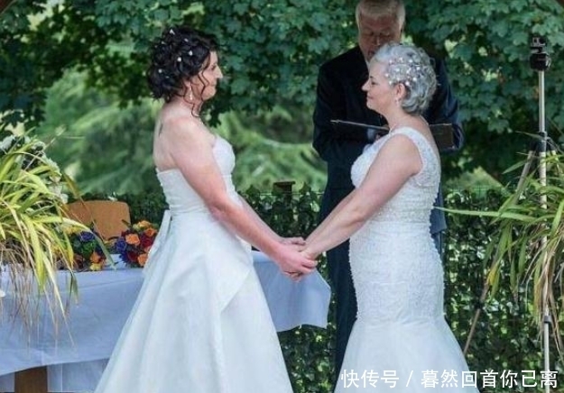 他们结婚20年后重拍婚纱,不同的是这次只有“新娘”