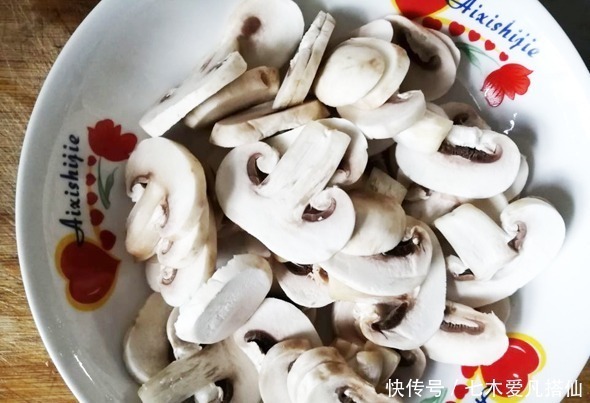 蘑菇羹|日本人珍贵的“长寿菜”,我国产量大却当杂草!医生:真的有营养