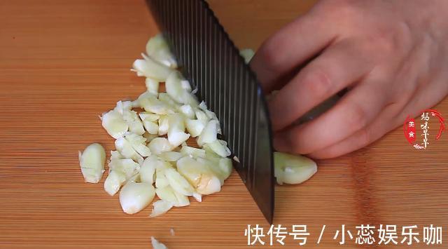鸡腿|拌凉菜时，最忌直接加生抽，记住“211”，拌什么凉菜都香