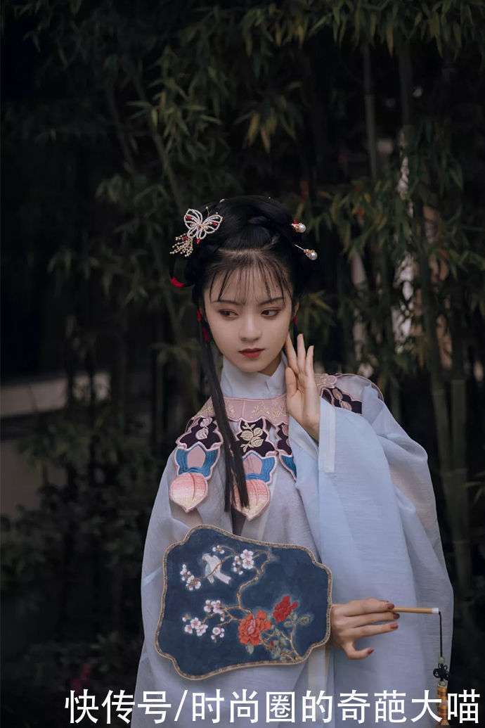 对襟衫&难得一遇的宝藏女孩!一人演绎出了四大美女,火遍国内走出世界