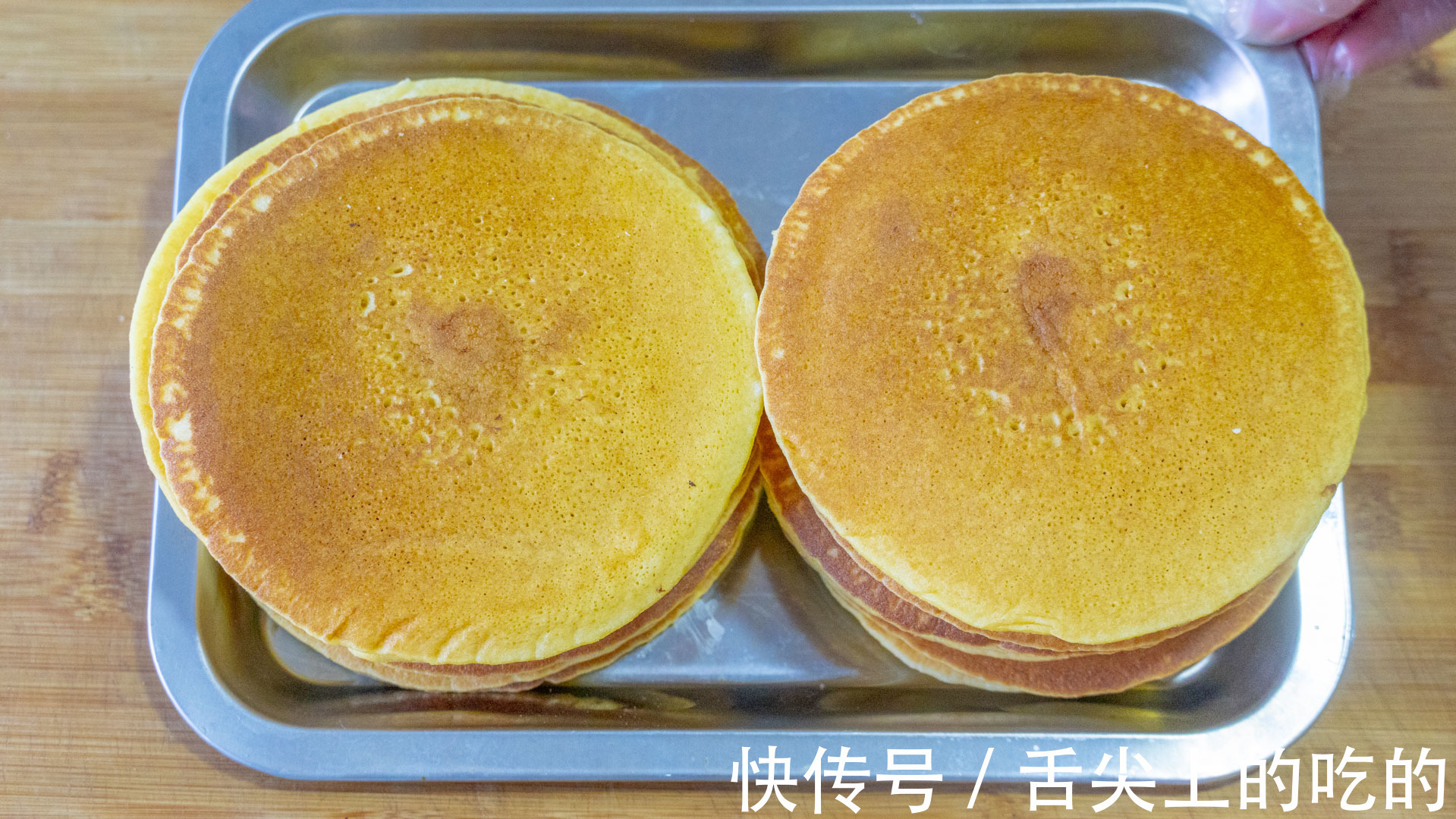 玉米面这样做,比蛋糕还好吃,柔软香甜,简单几步,2分钟出锅