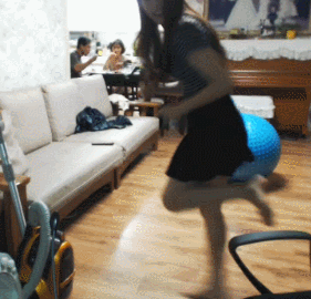 |搞笑GIF图:姑娘一看就是非常无聊