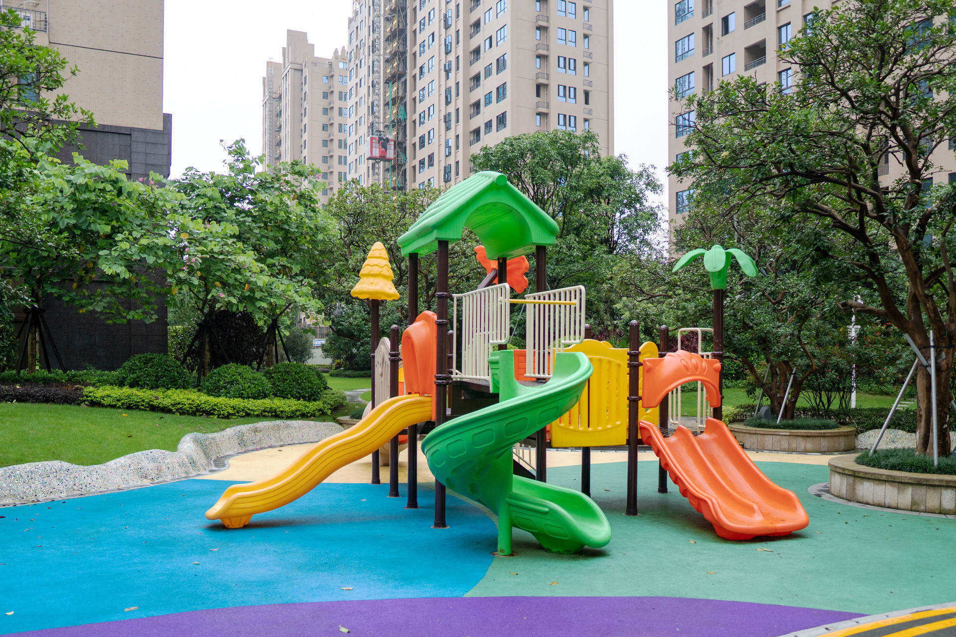 小区|住顶楼是啥感受我曾住过顶楼，之后我坚决不会买顶楼了