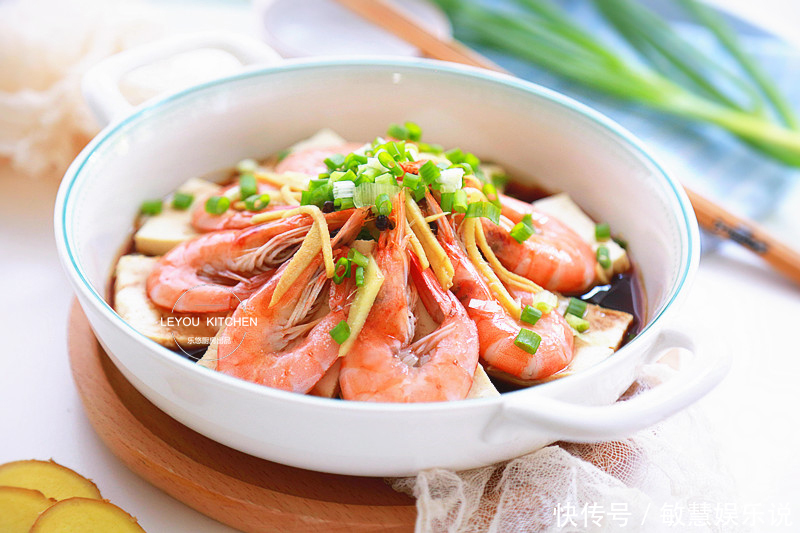  上桌|夏天多做蒸菜，不用闻油烟，几步上桌，又嫩又鲜，豆腐比虾还好吃