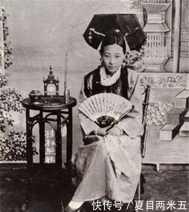 照片|晚清女子照片:图三是多才多艺的青楼歌妓,图四女子美艳不可方物