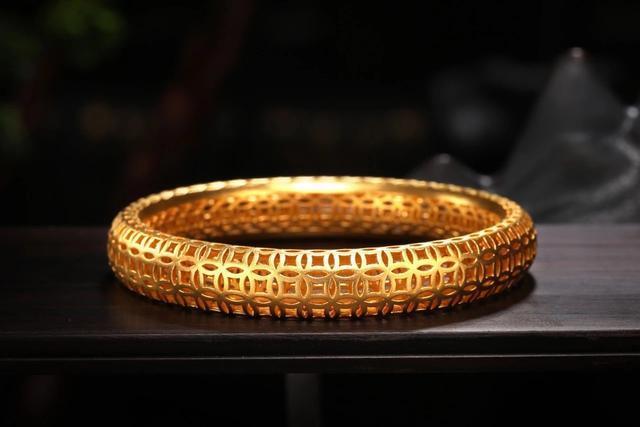 陈女士 黄金首饰发白的原因,终于有答案了