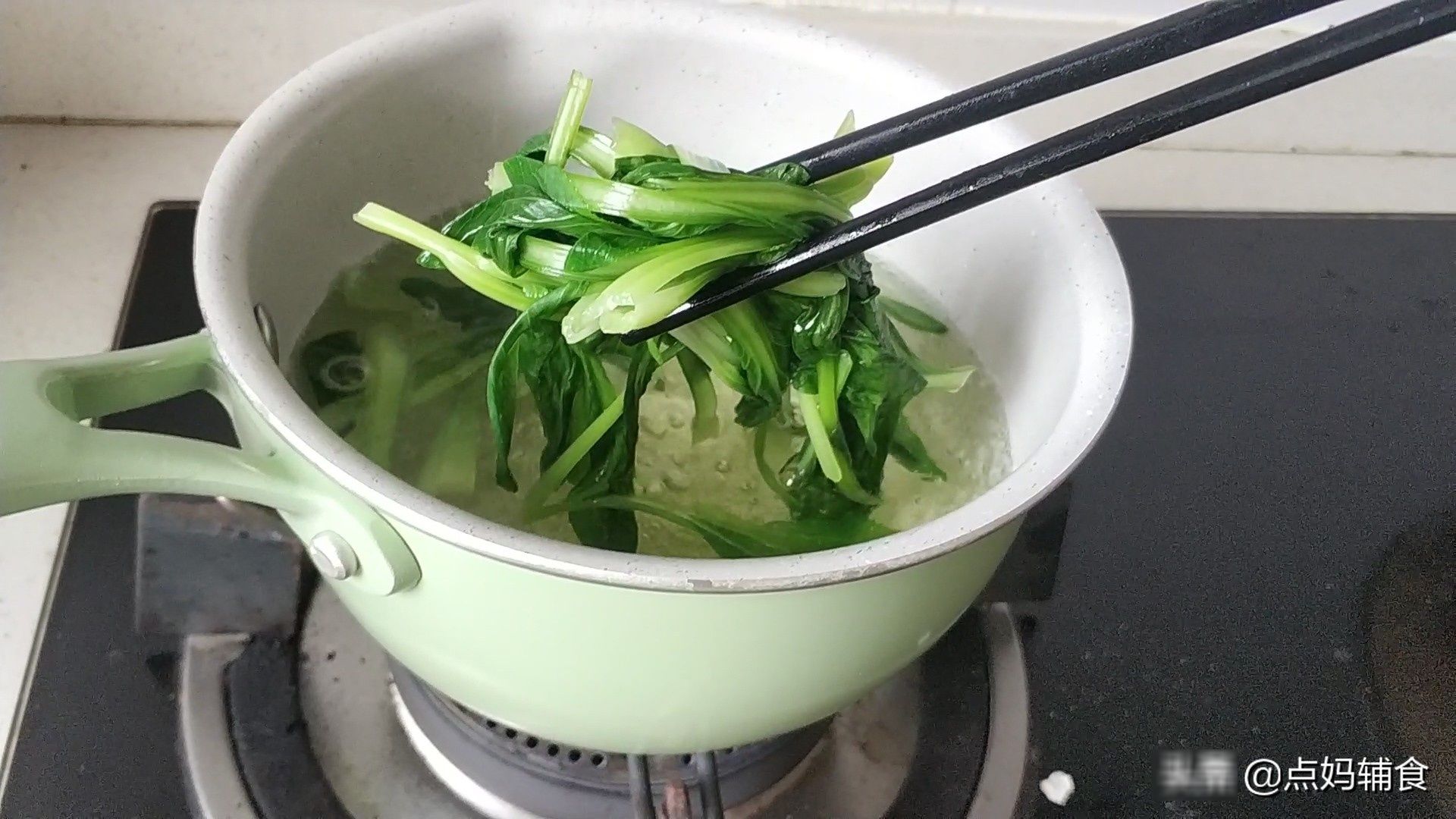 胡萝卜泥|食谱 | 6个月宝宝辅食菜泥怎么做？附3个常见菜泥制作问题答疑