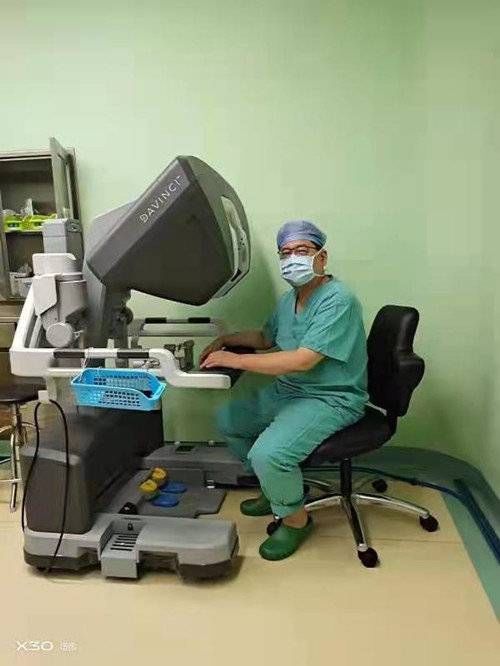 术者|齐鲁医典|51岁女性反复腹痛,达芬奇机器人助医生切胰体尾肿瘤