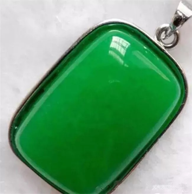 价格|玉商排队求购的极品翡翠手镯!价格仅仅1200万,没想到…