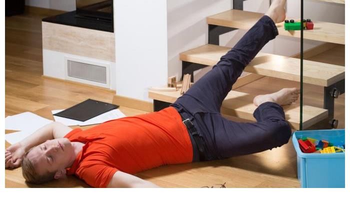 中老年人|骨科医生:不论男女,晨起2个好习惯,腰背不酸不痛,骨头硬如石