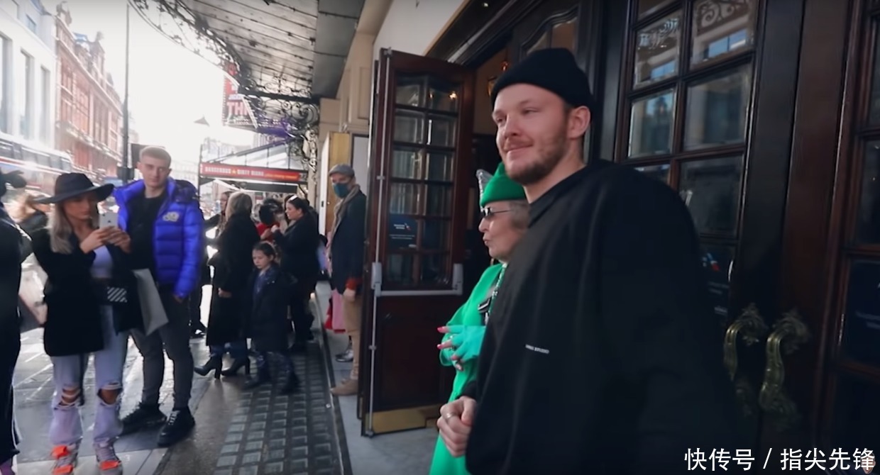 100块把土鳖宅男变鲜肉超模,英国俩沙雕小哥把时尚圈玩坏了