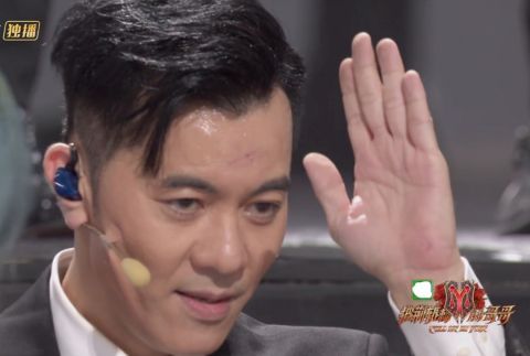 披荊斬棘|《披荊斬棘》表演狀況多，彩排掉下舞臺(tái)、唱歌跑調(diào)、有人被打馬賽克