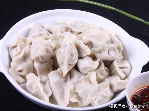 好吃|煮饺子时，不可水开就下锅，多加1步，饺子好吃还不破皮