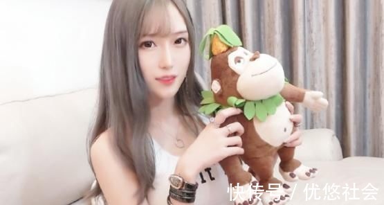 cos|腐团儿直播上演Cos秀,十分钟内被超管封禁警告两次是什么操作?