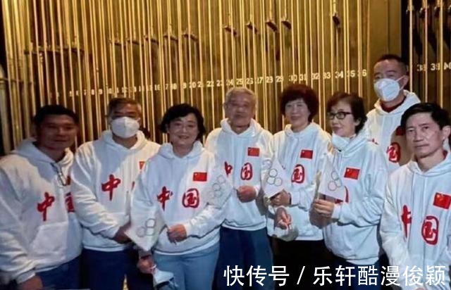 春晚|变胖了!郎平美国上华人春晚,变身主角发言,下巴更圆润