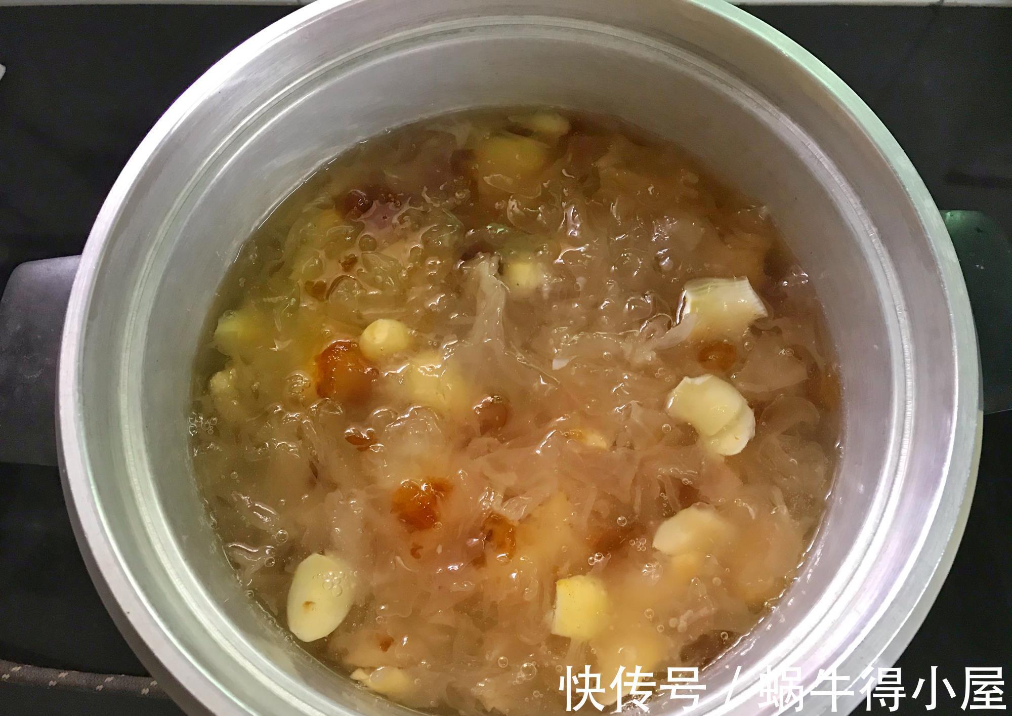 食材|夏天,女人要多喝此甜羹,三种食材一起炖,营养滋润,面膜都省了