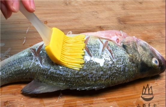 不管做什么鱼,一定不能放盐和料酒,大厨教你一招,鲜嫩无腥味