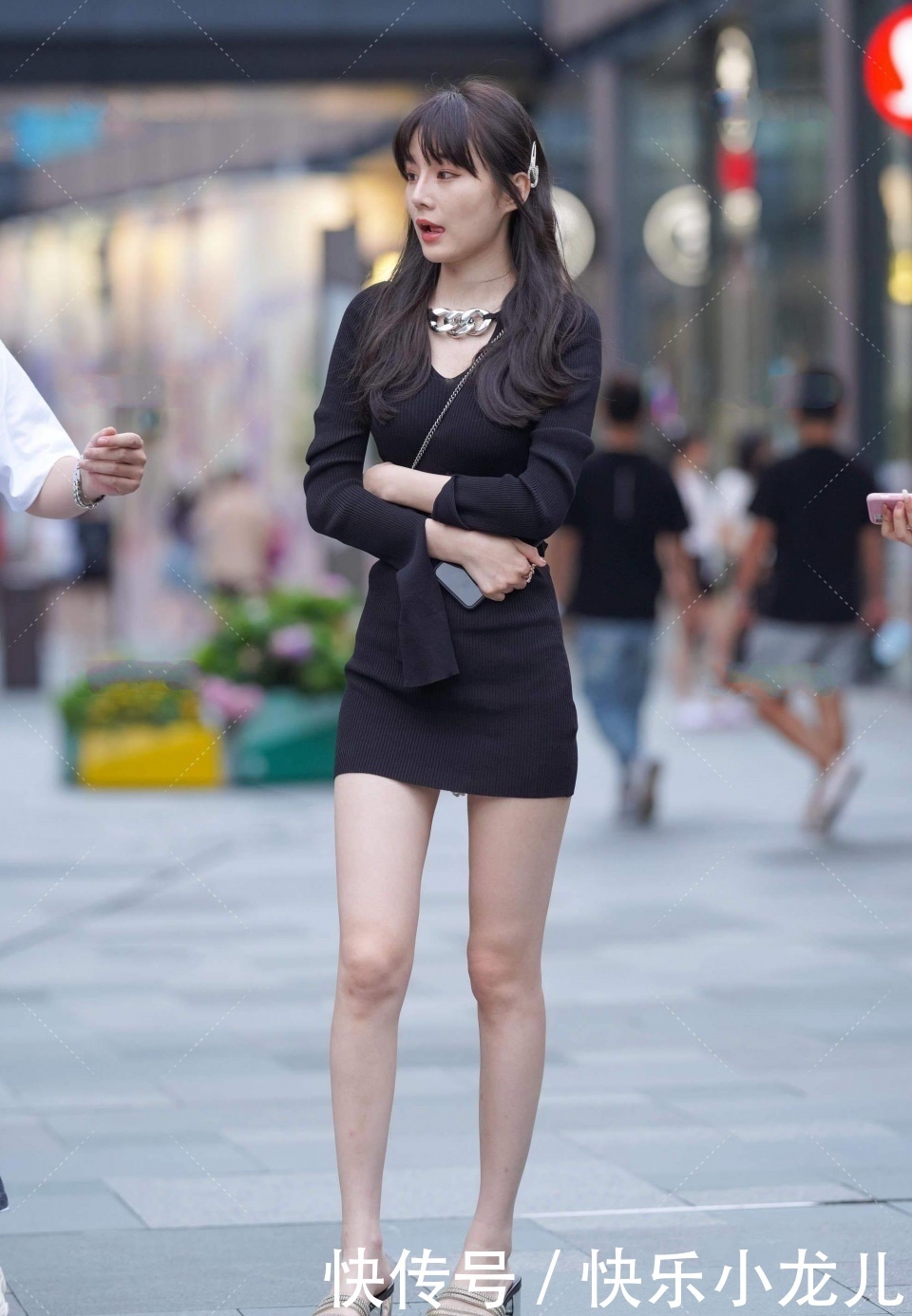 包包|非常有气场的气质美女，内敛而不内向，总感觉一直在对着我笑好甜
