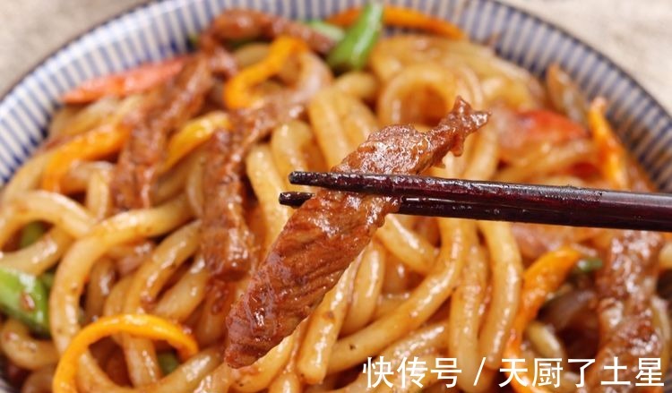 在家这样制作牛柳土豆粉，美味可口，营养丰富！