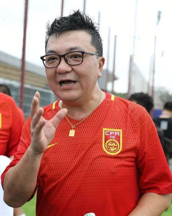 李铁|谁对?董路:球盲才让阿兰首发!萨利赫:欧联杯金靴踢不上主力?