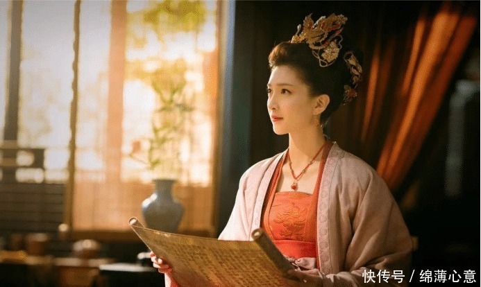 坠马髻|宋代女性的发式又简又仙,我们只会拉直烫头,跟宋代相比差远了