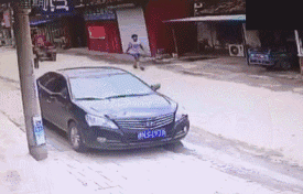 |搞笑GIF:当时我就懵了 裤子事小脸面事大