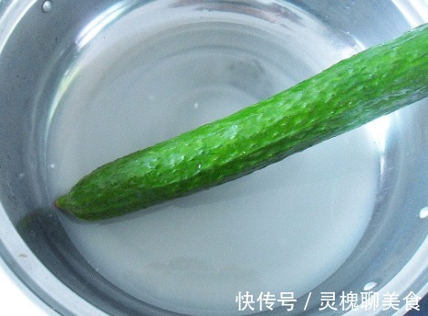 苏打粉|做凉拌黄瓜，最忌直接加盐！大厨教你正确做法，酸脆可口特入味！