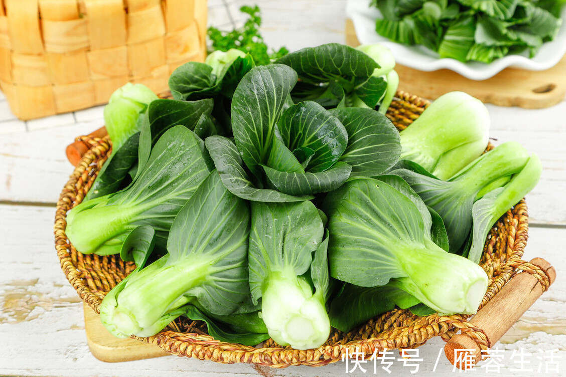 青菜|炒青菜不可直接下油锅，掌握2个关键技巧，青菜又脆又嫩不变色