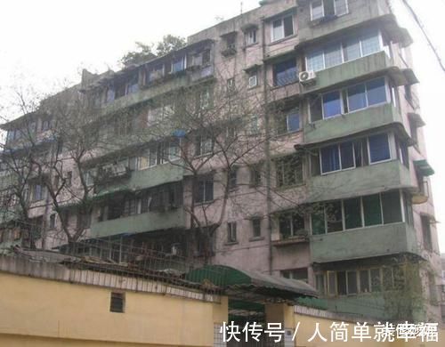 售楼|为什么有钱人从不买二手房?一听售楼人员的话,才知我家入手早了