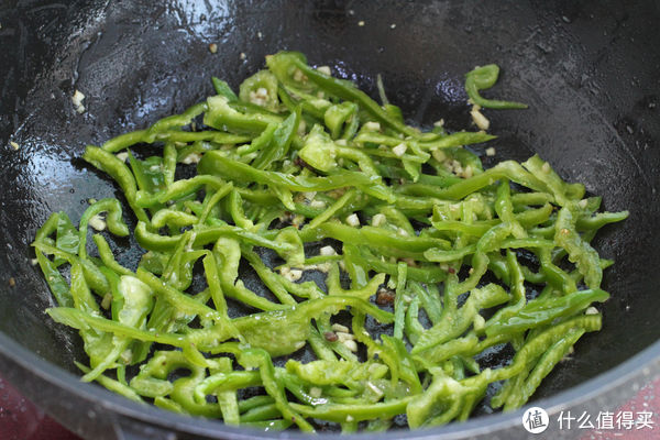手抓饼又有新吃法，做成香酥美味的牛肉饼，用料十足一个就管饱！
