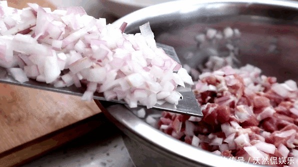 新疆|家庭版“烤包子”,不用发面,皮脆馅香,保证你吃一次就念念不忘