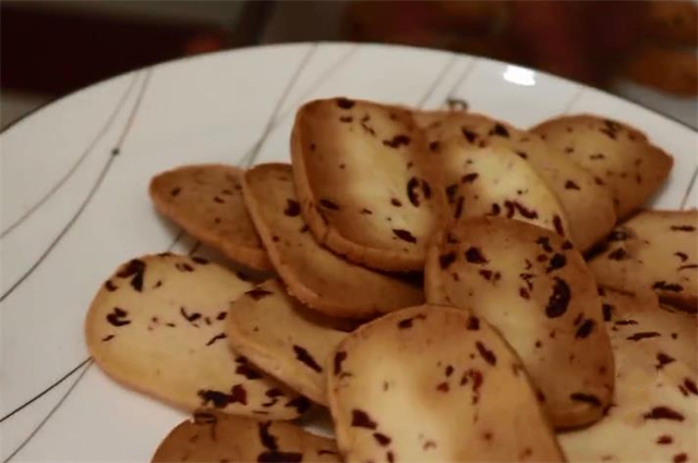 孩子想吃饼干不用去外面买,教你在家就能做,香甜酥脆,太好吃了