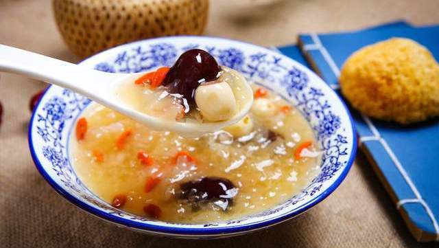 煮银耳汤时，牢记这3个诀窍，银耳出胶快又多，汤汁黏稠味道香