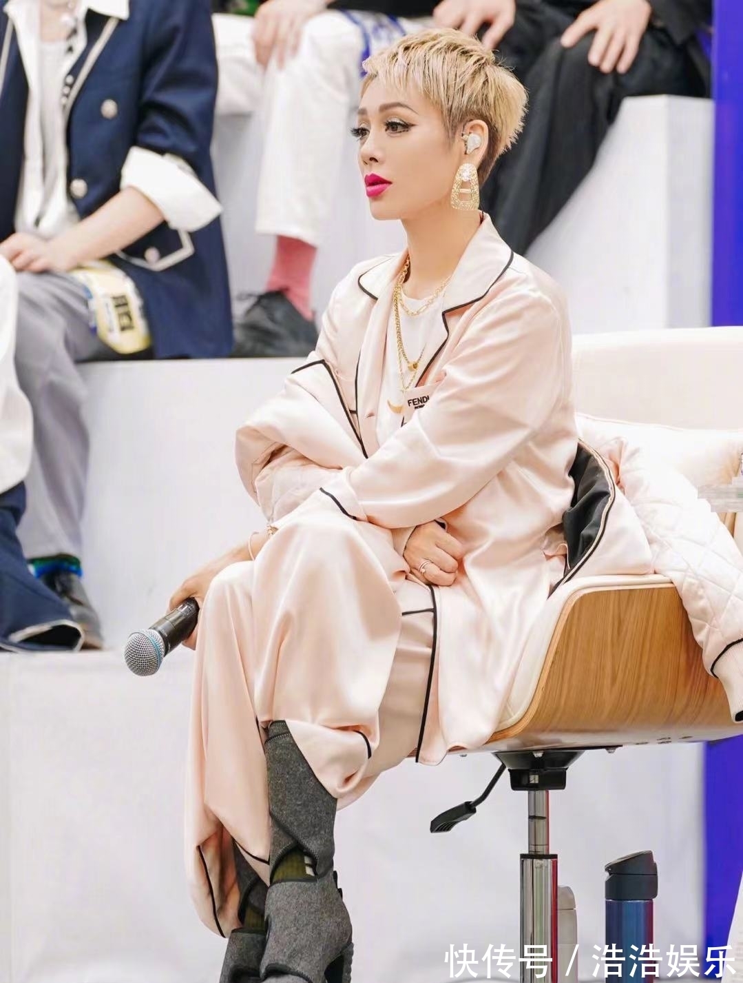 容貌|宁静认为女艺人的自信比容貌重要，网友：长得好看的没资格说这话